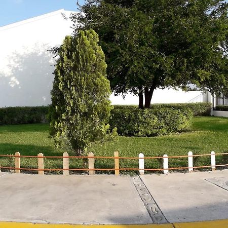 Airport Short & Long Term Express Almeria X Монтерей Екстериор снимка