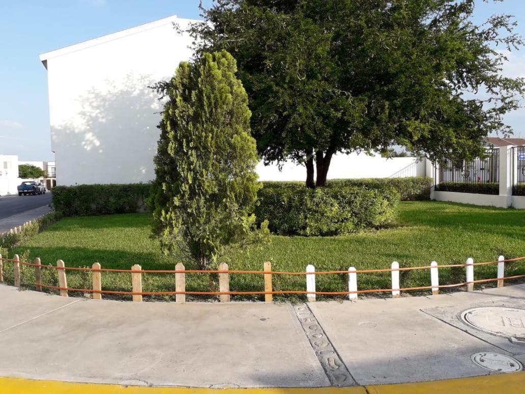 Airport Short & Long Term Express Almeria X Монтерей Екстериор снимка